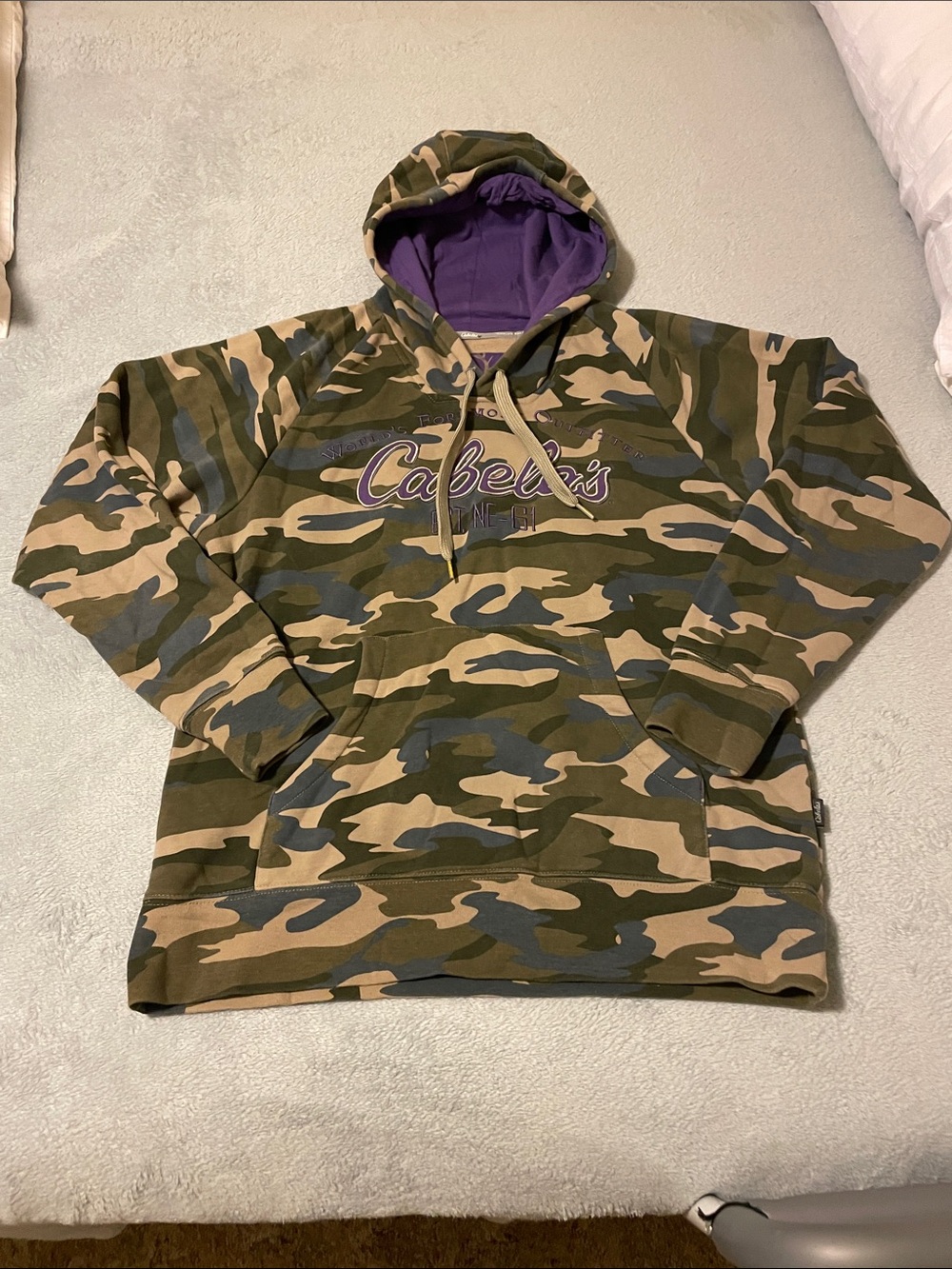 Cabela's Camouflage Pullover Hoodie with Purple Hood Lining Size Large EUC
